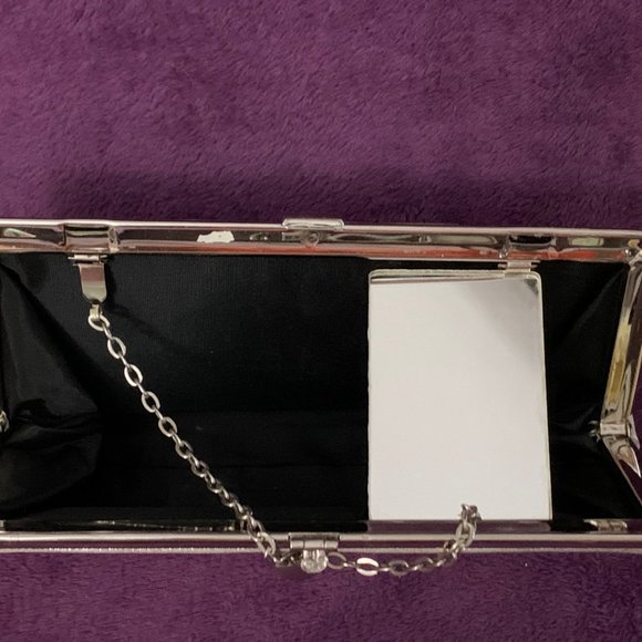 1960’s Silver Micro Shimmer Clutch - with Mirror - Flap Closure - Picture 5 of 7